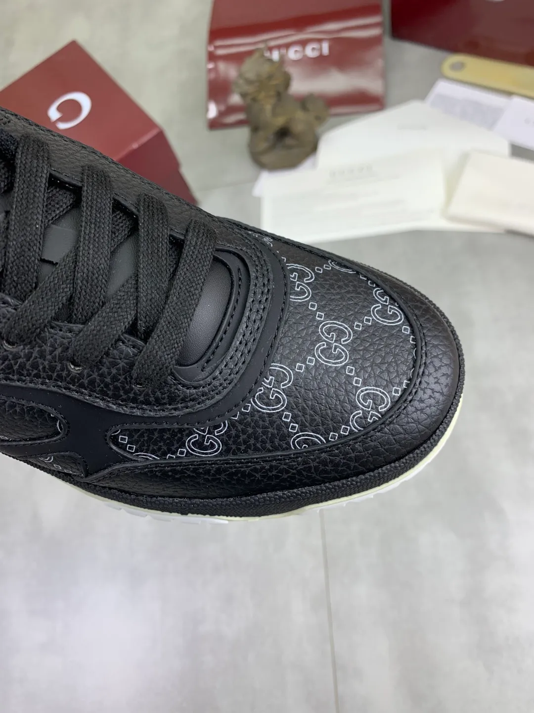 Men's men's shoes 💰P542 new Gucci Gucci couple 🧑‍🤝‍🧑 autumn and winter low-end catwalk casual sneakers, top version! Oil edge craftsmanship. New model for early spring, creating a perfect style, cool and sassy, ​​c-position fashionable wear, classic shoe style with retro and futuristic feel, showing exquisite texture! Open mold to customize high-density outsole. Comes fully packaged. Size: 35-45 Fabric: Imported calfskin punching Lining: Imported original towel lining